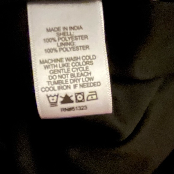 BNWT CECE BLOUSE. CAN BE WORN OFF THE SHOULDER AS WELL - Picture 3 of 3